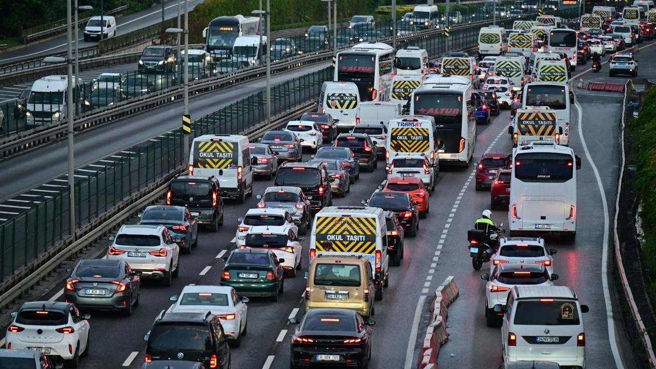 İstanbul'da trafik yoğunluğu: Harita kırmızıya döndü!