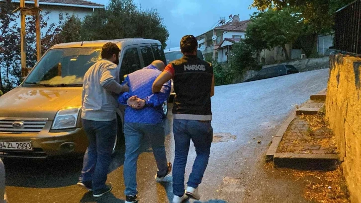 İstanbul’da zehir tacirlerine şafak operasyonu: Çok sayıda gözaltı
