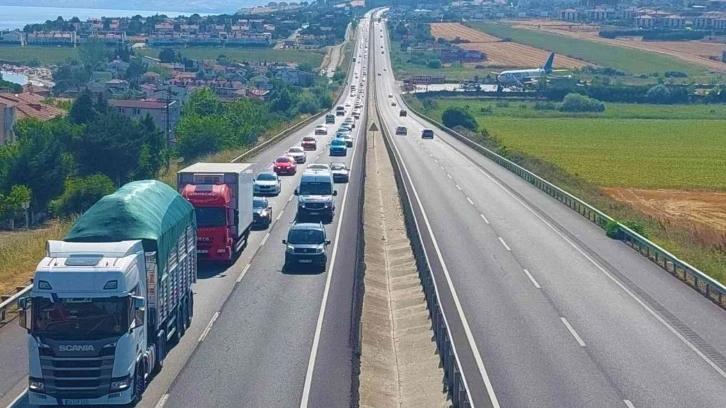 İstanbul’dan gelen günübirlik tatilciler yolları doldurdu
