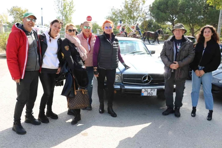 İstanbul’dan yola çıkan klasik otomobillerin son durağı Edirne oldu
