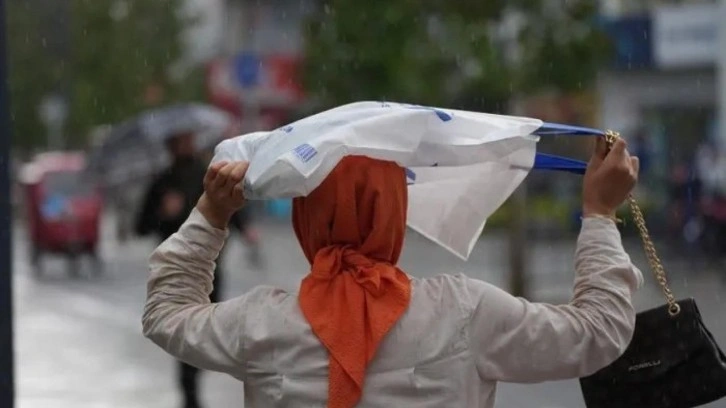 İstanbul güne sağanakla başladı! Meteorolojiden peş peşe uyarılar! Bölge bölge hava durumu