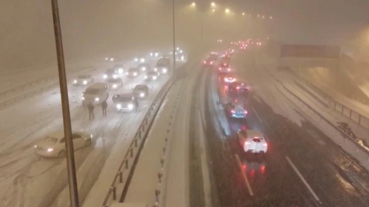 İstanbul kara teslim! Sürücüler zor anlar yaşadı