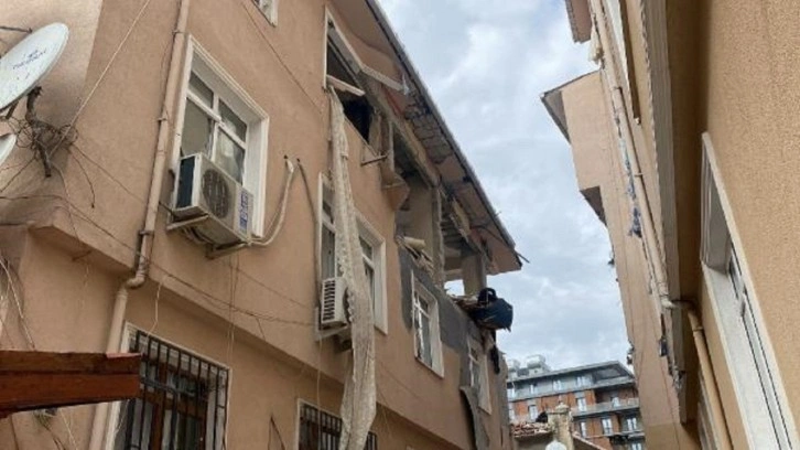 İstanbul Üsküdar'da bir binada patlama meydana geldi. Yaralılar var...