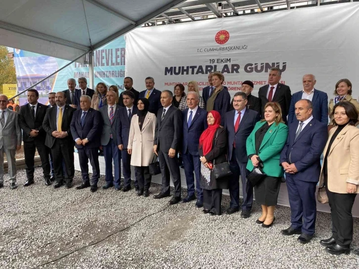 İstanbul Valisi Yerlikaya: "Cumhurbaşkanımızın teşrifleriyle, duasıyla 100 muhtar hizmet binasının temeli atıldı"
