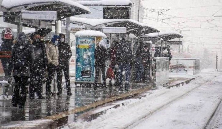 İstanbul'da birçok İETT seferi iptal edildi, bazı güzergahlar değiştirildi