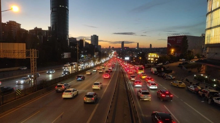 İstanbul'da mesai çıkışı trafik çilesi