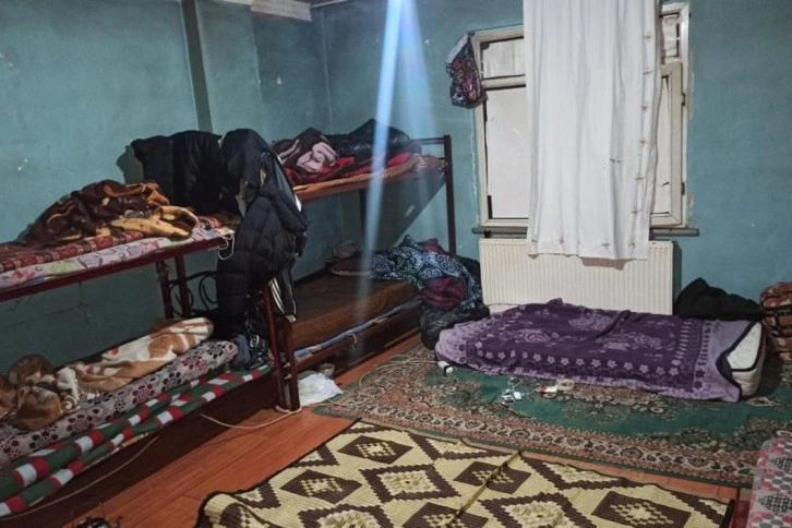 İstanbul'da 'şok evlerine' yönelik operasyonda 40 düzensiz göçmen yakalandı