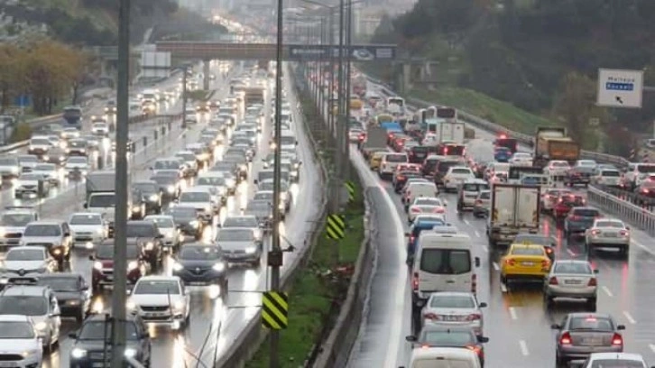 İstanbul'da trafik 'kırmızıya' döndü