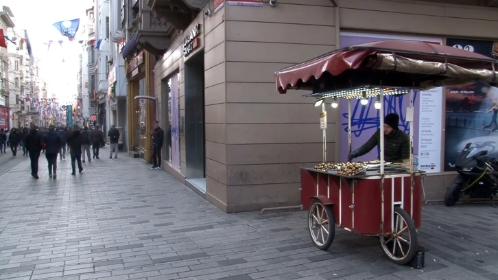 İstiklal Caddesi’ndeki tezgahlar kaldırıldı
