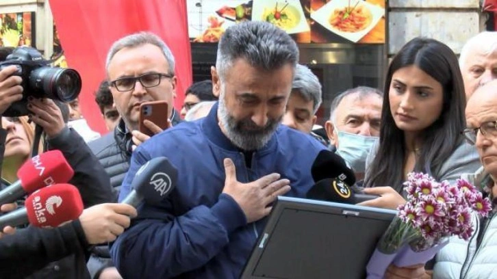 İstiklal Caddesi'nde Eşi ve kızını kaybettiği noktaya geldi: Gözyaşlarına boğuldu