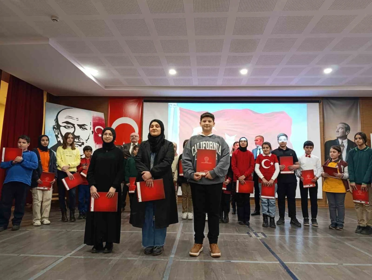 İstiklal Marşını en güzel şekilde okudular
