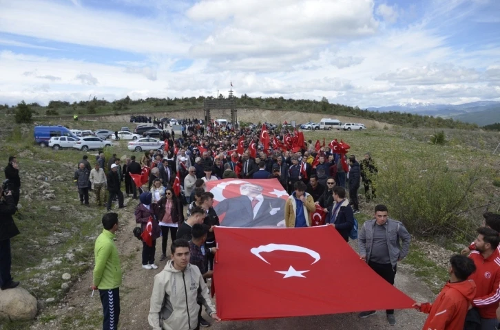 İstiklal Yolu’nda şehitlere saygı yürüyüşü
