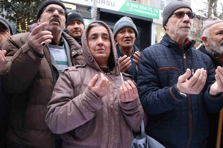 İsveç’teki saygısızlığa tepki olarak 500 Kur’an-ı Kerim dağıttılar
