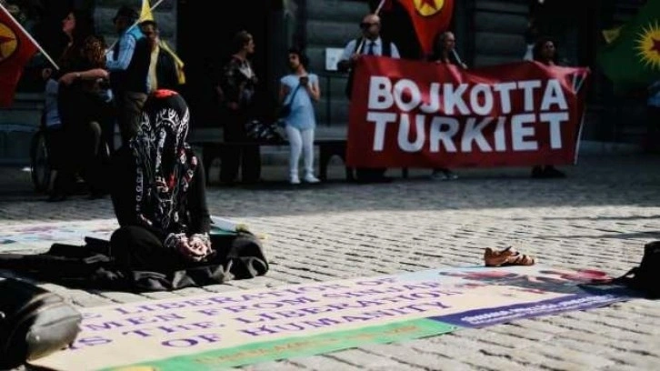 İsveç'te yine şaşırtmayan manzara: PKK yandaşları gösteri düzenledi