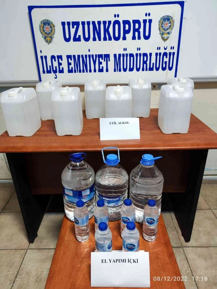 İşyerinde 17 litre el yapımı içki ele geçirildi
