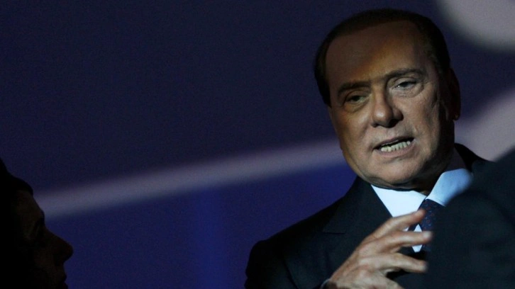 İtalya, Berlusconi için ulusal yas ilan edilmesini tartışıyor