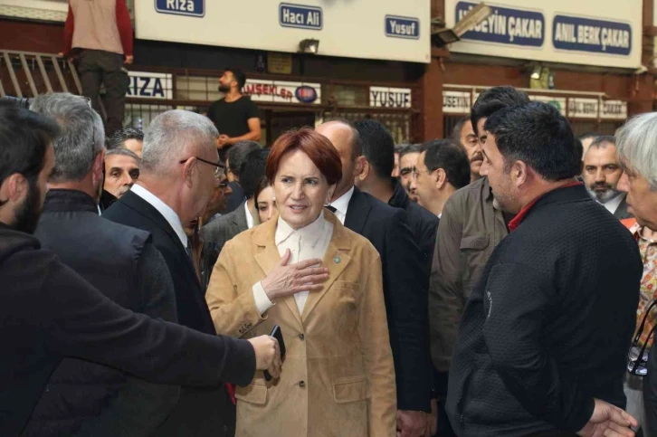 İYİ Parti Genel Başkanı Akşener, Ankara’da hal esnafını ziyaret etti
