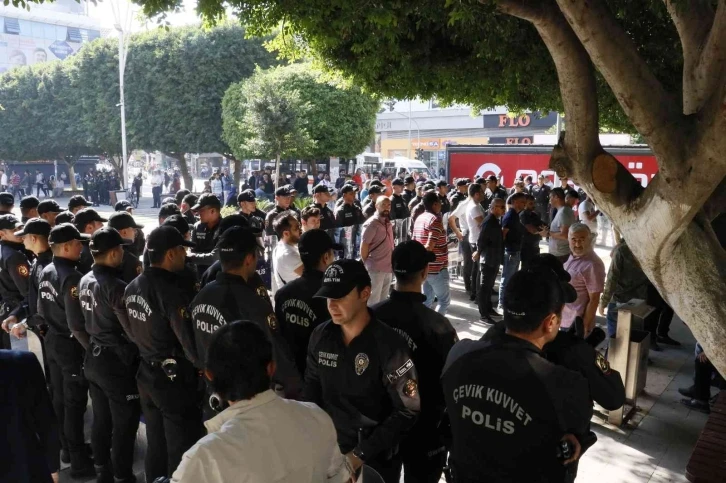 İzinsiz basın açıklaması yapmak isteyen HDP’lilere izin verilmedi
