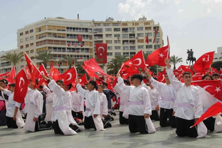 İzmir’de 23 Nisan coşkuyla kutlandı
