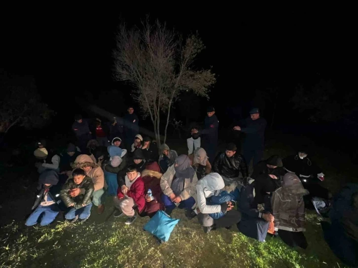 İzmir’de 3 göçmen kaçakçısı tutuklandı
