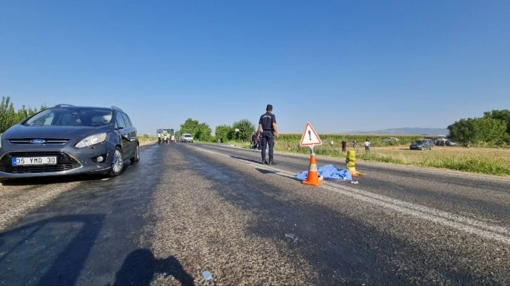 İzmir’de araç yayalara çarptı: 1’i çocuk 2 ölü
