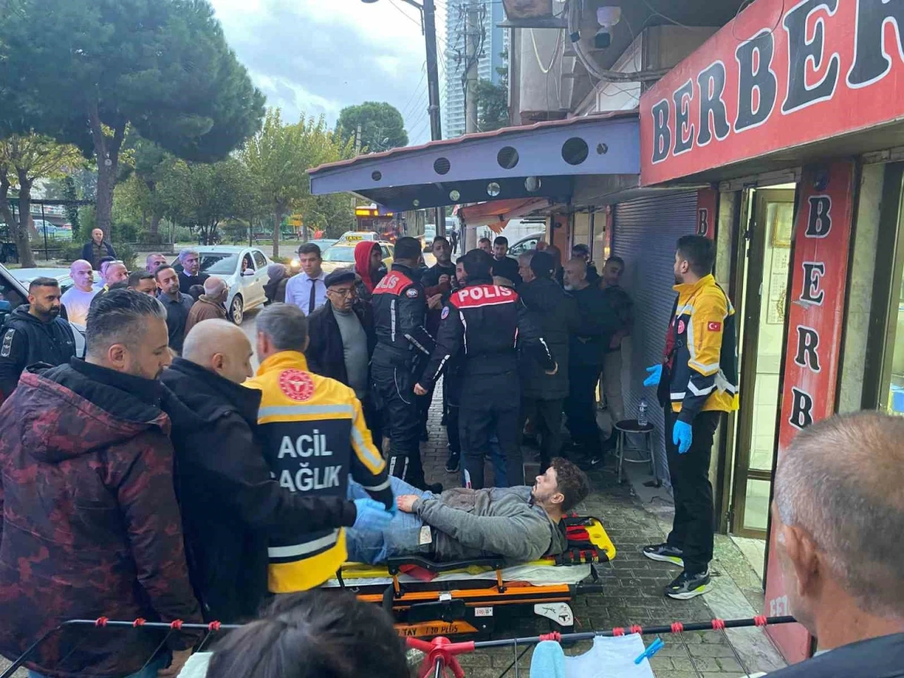 İzmir’de berbere silahlı saldırı: 4 yerinden vurup kaçtı
