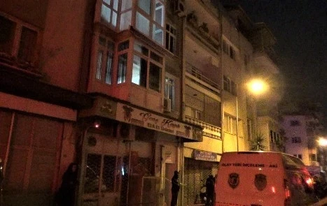 İzmir’de cinayet: Tartıştığı kişiyi boğazından bıçaklayarak öldürdü
