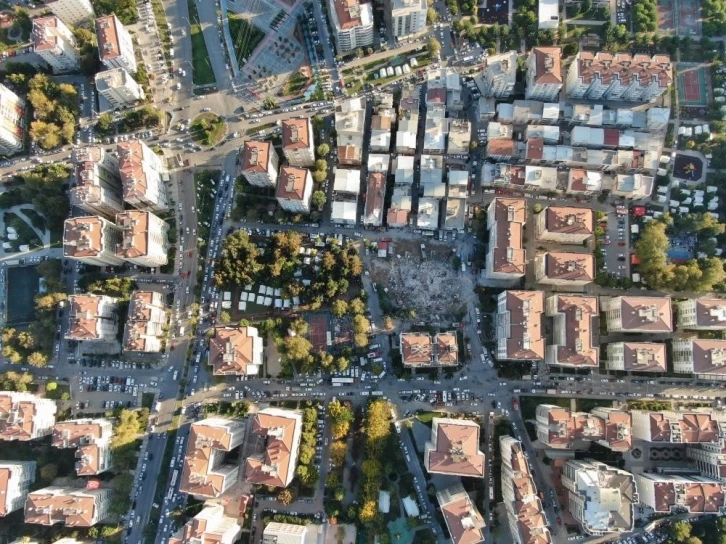 İzmir’de depremde ağır hasar alan binaların yıkımı tamamlandı
