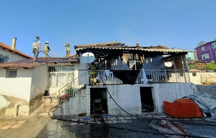 İzmir’de evde çıkan yangında 3 yaşındaki çocuk hayatını kaybetti
