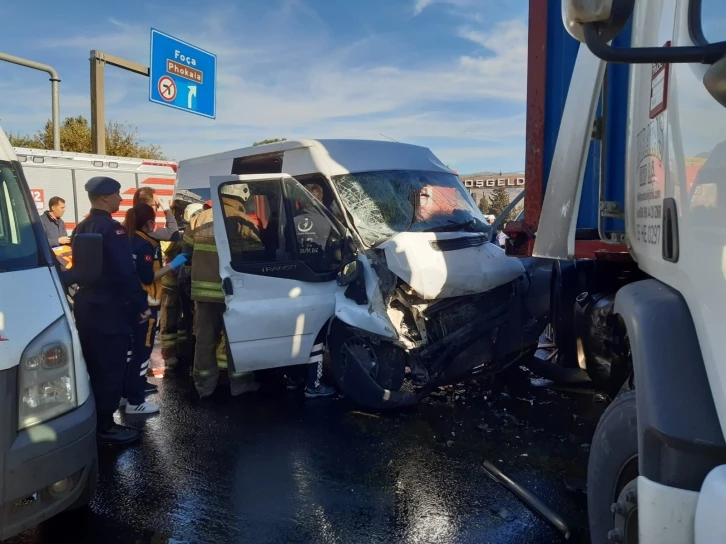 İzmir’de feci kaza: 1’i ağır 6 cezaevi personeli yaralı
