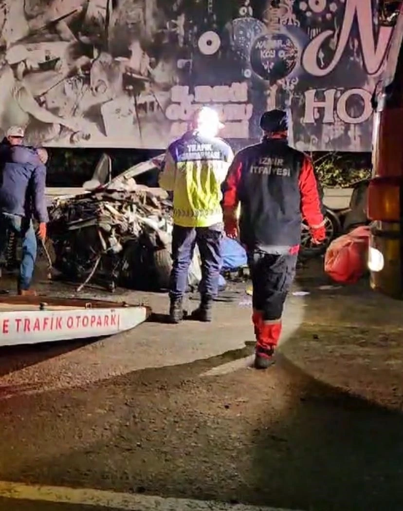 İzmir’de freni boşalan kamyon 7 aracı biçti: 3 ölü, 7 yaralı
