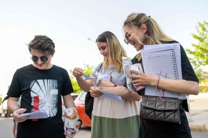 İzmir’de gençlere sürpriz
