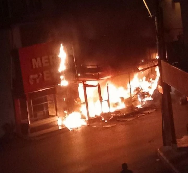 İzmir’de iş yeri yangınında kundaklama iddiası
