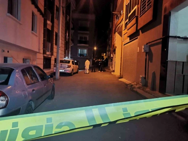 İzmir’de kıskançlık cinayeti: Kız arkadaşını hem silahla vurdu hem de bıçakladı
