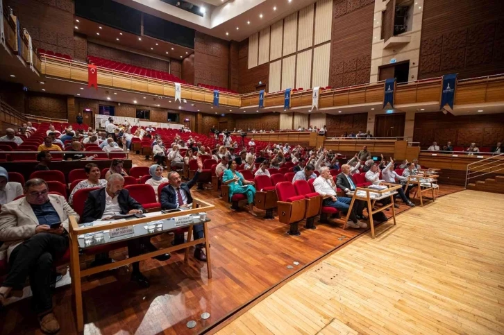 İzmir’de meclisin gündemi toplu ulaşım tarifesi oldu
