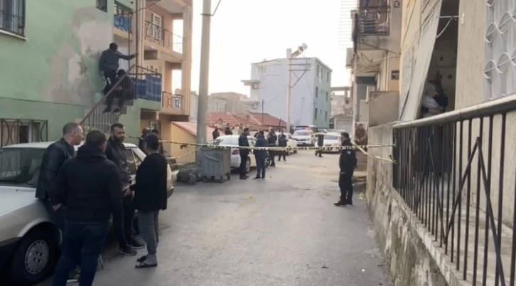 İzmir’de sokak ortasında silahlı çatışma: 3 yaralı
