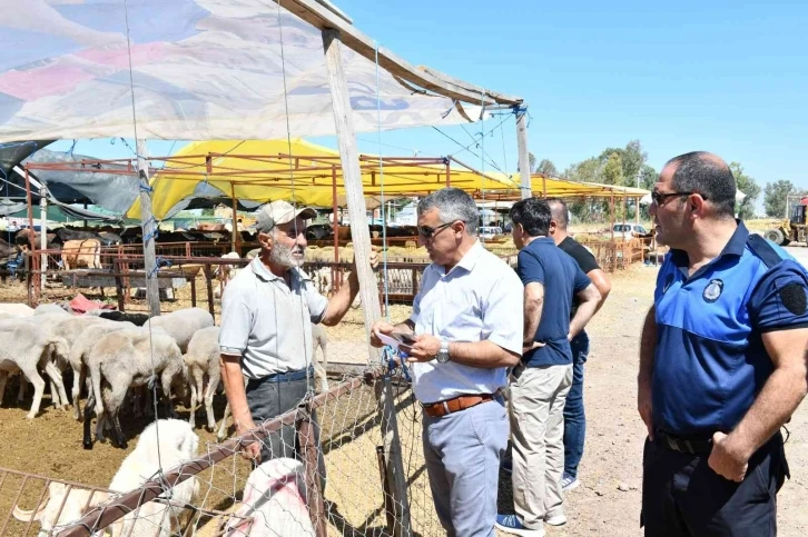 İzmir’de zabıta ekipleri kurban satış yerlerini denetledi
