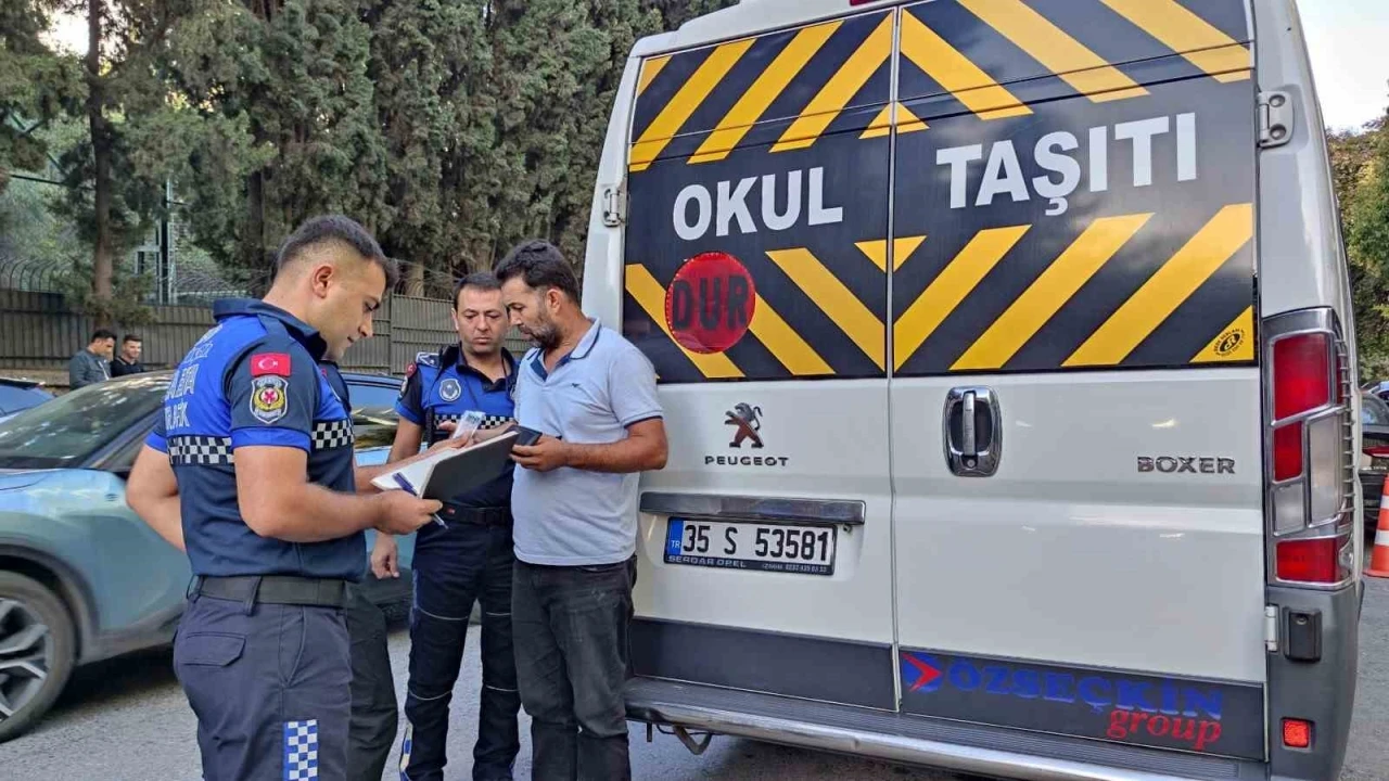 İzmir’de zabıtadan servis araçlarına sıkı denetim
