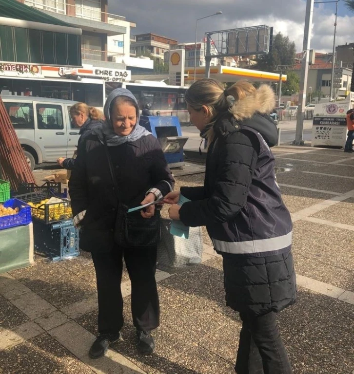 İzmir polisi KADES’i tanıttı, dolandırıcılara karşı uyardı
