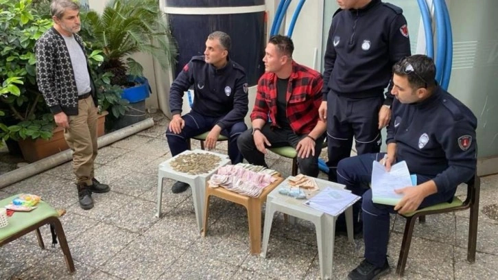 İzmir'de dilenci 3 saatte bin 700 lira topladı