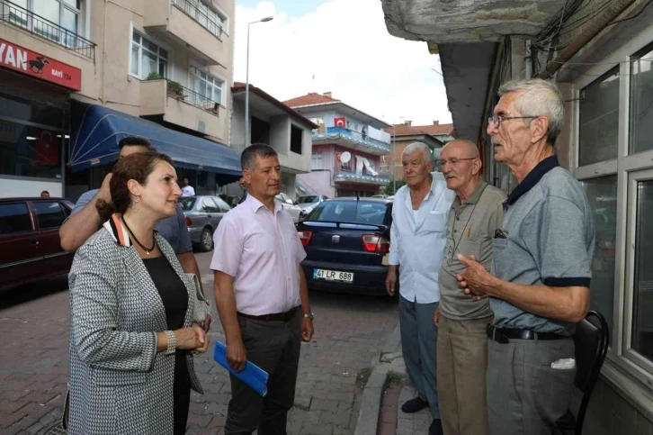 İzmit Belediyesi heyeti, vatandaşların taleplerini dinledi
