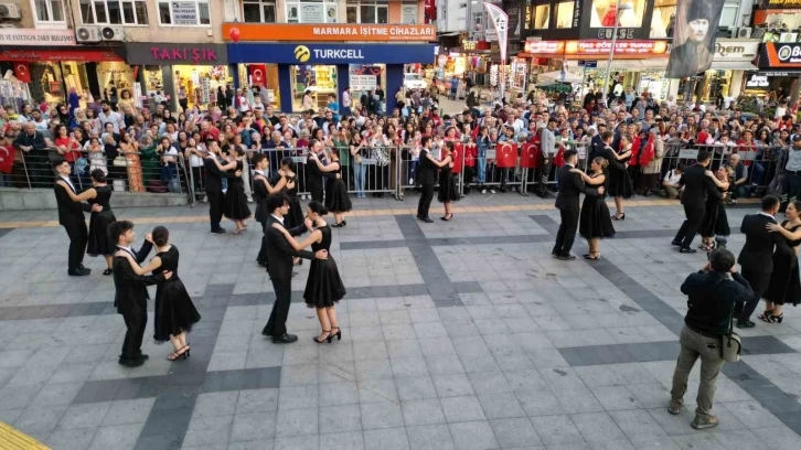 İzmit’te vals gösterisi
