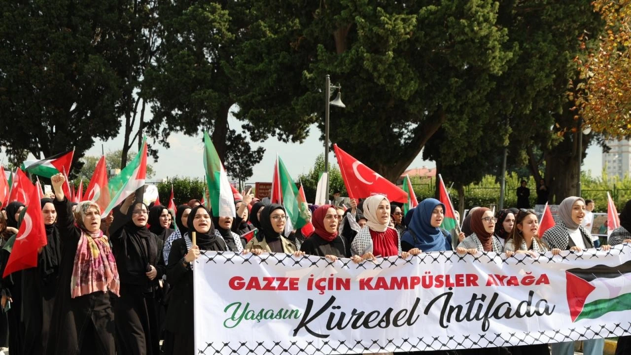 İZÜ öğrencileri terör devletine karşı yürüdü, işgali kınadı