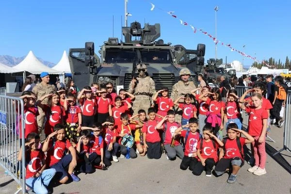 Jandarma BİLİMFEST'te ilgi odağı oldu