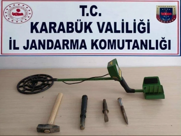 Jandarma’dan kaçak kazı yapanlara baskın
