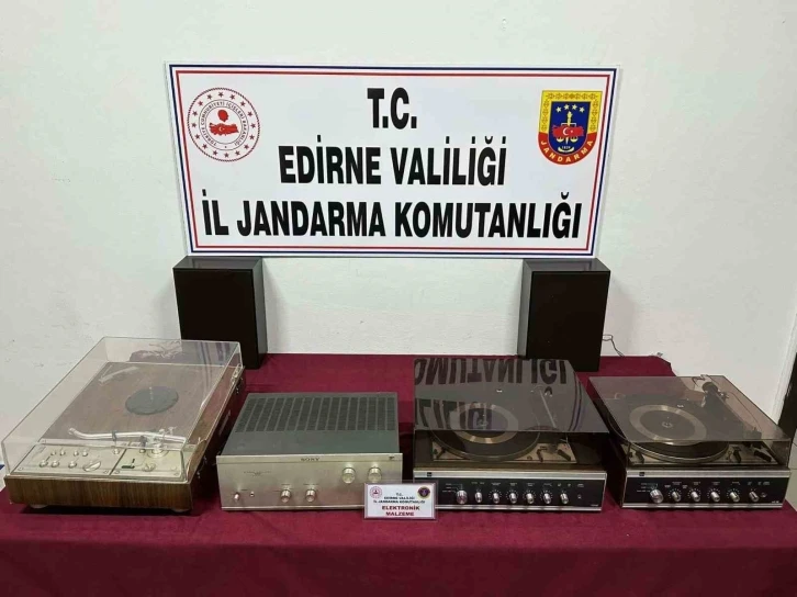 Jandarma ekipleri 200 bin TL değerinde gümrük kaçağı ürün ele geçirdi
