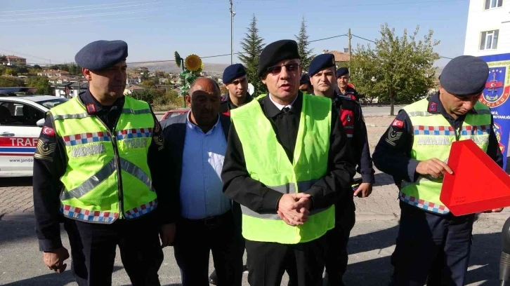 Jandarma ekipleri ölümlü trafik kazalarını önlemek için yoğun mesai harcıyor
