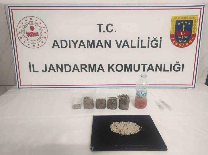 Jandarma ekipleri uyuşturucuya geçit vermiyor