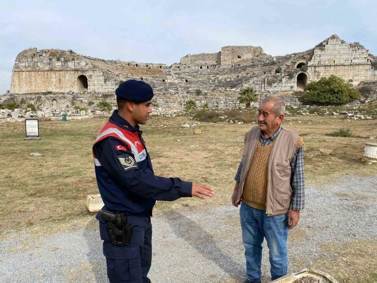 Jandarma ekipleri vatandaşları bilgilendirdi
