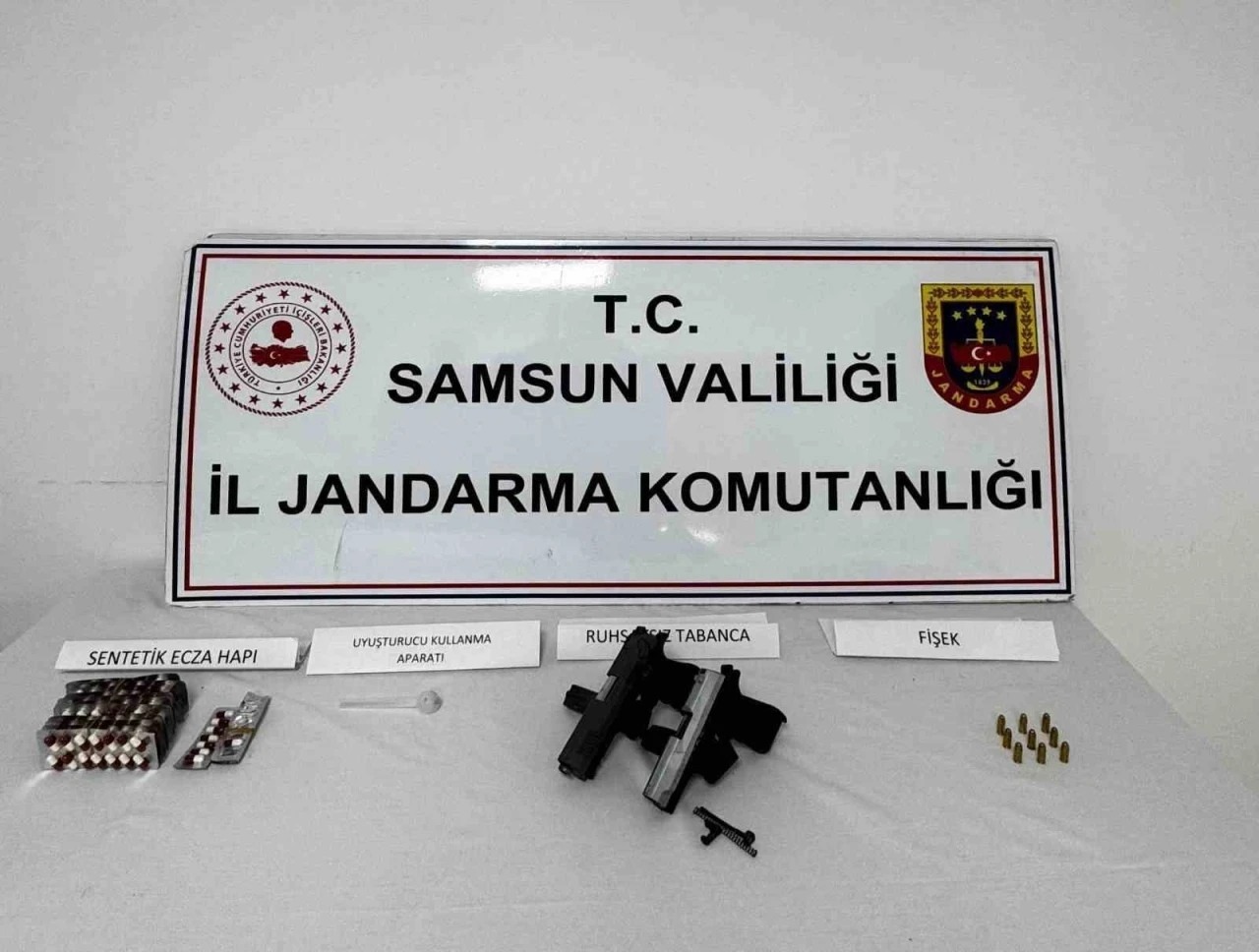 Jandarma ekiplerince silah ve uyuşturucu ele geçirildi
